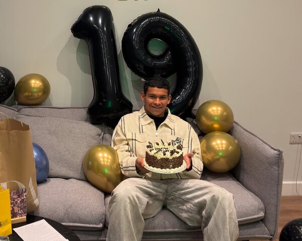 Popular / (VIDEO) ¡Mirá cómo festejó el pelotero Diego León su cumple en Londres!