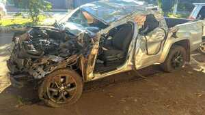 Violento choque de una camioneta contra árboles deja un fallecido en el Túnel Verde de Santa Rita