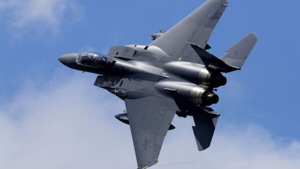 Tripulante de avión caza de EEUU que se estrelló en Irán es buscado por ambos bandos