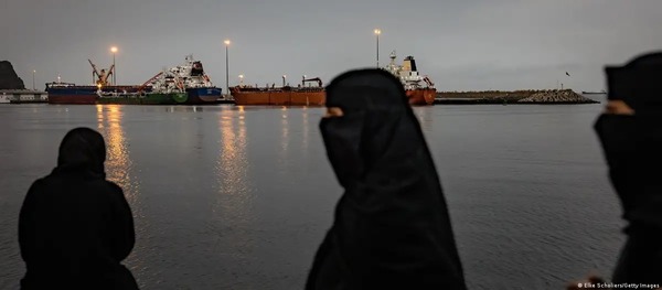 Irán autoriza tránsito de buques con ayuda a través de Ormuz - ADN Digital