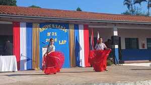 Con un pequeño pero emotivo acto cultural, festejan aniversario de escuela municipal - San Lorenzo Hoy