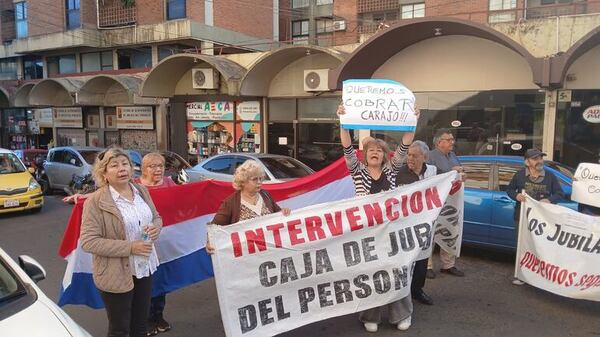 Jubilados municipales se quedaron sin chipa en Semana Santa - Política - ABC Color
