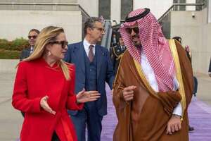 Preocupación por cierre de Ormuz: Meloni concluye su gira por el Golfo  - Mundo - ABC Color