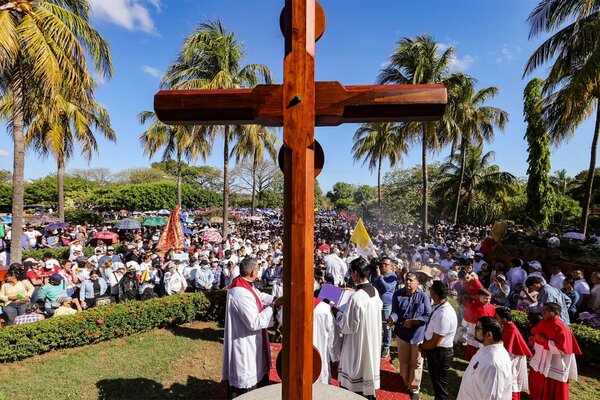 Nicaragüenses celebran Semana Santa con prohibición de procesiones en las calles