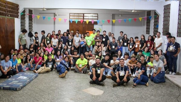 Jóvenes viven la Pascua con vía crucis, vigilia y “Cristoteca” en Caacupé