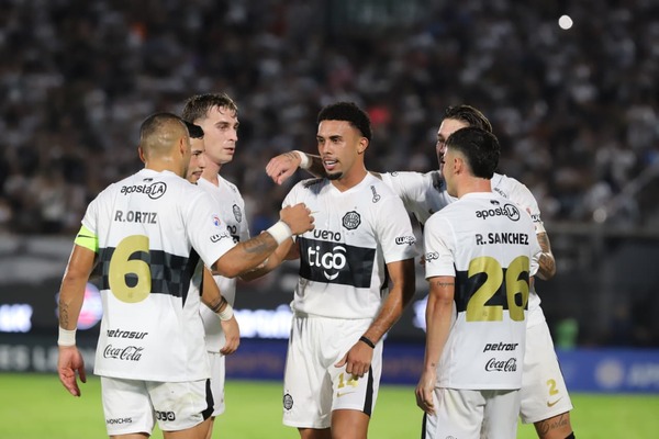 Popular / Triunfo mbarete del Decano, que se afianza en la punta