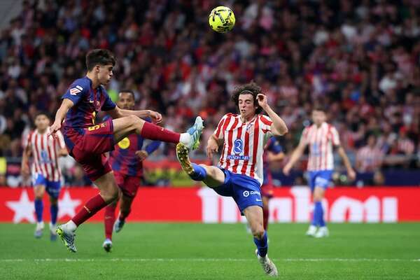 Barça gana al Atlético y se distancia en 7 puntos del Real  Madrid  - Fútbol Internacional - ABC Color