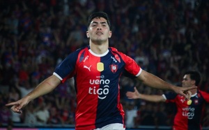 Cerro Porteño golea en el debut de Holan y permanece cerca del líder Olimpia