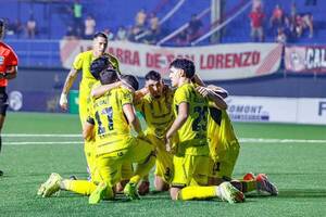 El Canario, otro que hace leña de “Santo” caído