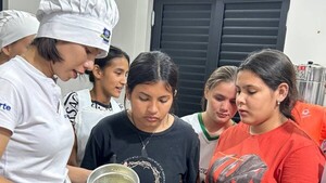 Niños y adolescentes continúan esperando el calor de una familia