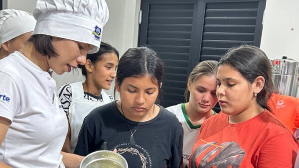 Niños y adolescentes continúan esperando el calor de una familia