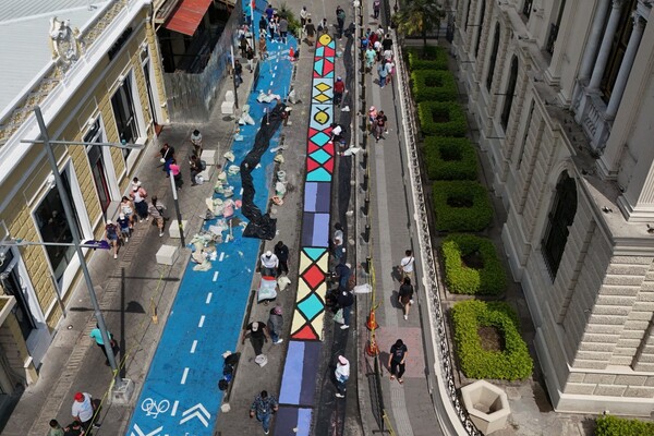 Salvadoreños presentaron alfombra de sal de más de 1 km en Semana Santa