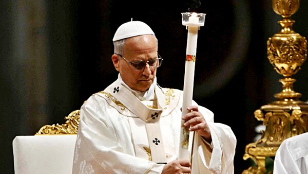 León XIV preside su primera Vigilia Pascual