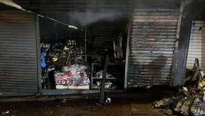 Incendio consume casillas de ventas en  Ciudad del Este  - ABC en el Este - ABC Color