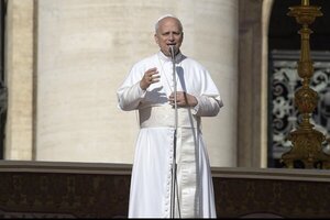 El Papa oficia su primera Misa de Resurrección y pide en el 'Urbi et Orbi' que se abandonen las armas