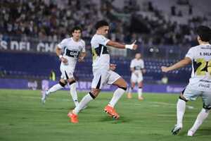 El Decano derrota a la Academia y se afianza en la punta del Apertura - trece