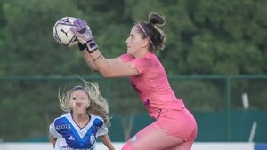 Arquera sexy denunció por r4cismo a peruanos: “Me odi4n por ser blanca”