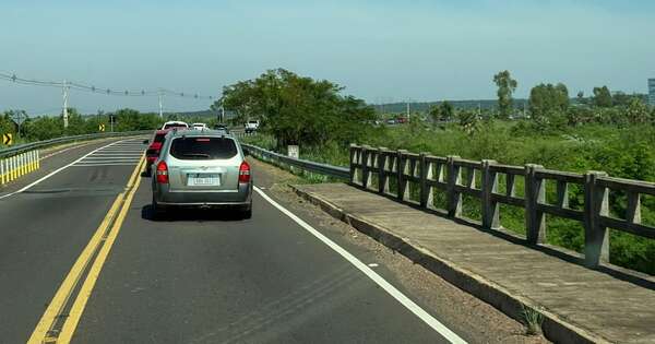 Diario HOY | Reportan “cuello de botella” antes de llegar al peaje Ecovía