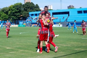 Dos victorias en la mañana dominical