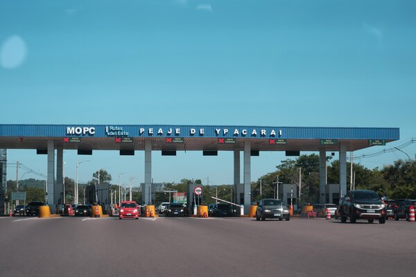 MOPC activa carril extra en Ypacaraí para facilitar vuelta a Asunción