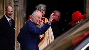 Familia real británica en misa del Domingo de Pascuas tras arresto del ex príncipe Andrés