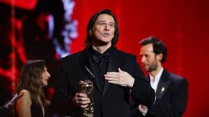 Exnovia de Jim Carrey reaccionó a las teorías de clonación