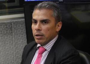 "Economía de guerra y austeridad": justifican salida de Carlos Fernández Valdovinos