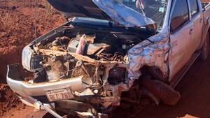 Choque de camionetas deja daños materiales en Santa Rosa del Monday