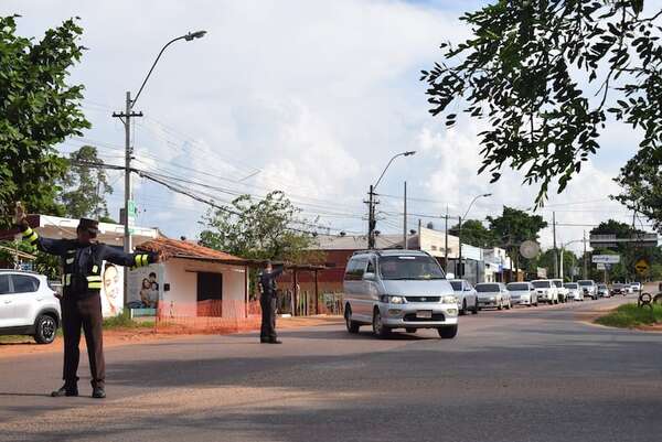 Operativo retorno: agilizan flujo vehicular en puntos críticos de la PY01 - Nacionales - ABC Color