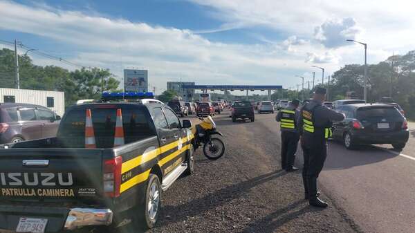 Operativo retorno: tránsito lento pero fluido en la Ruta PY02  - Nacionales - ABC Color