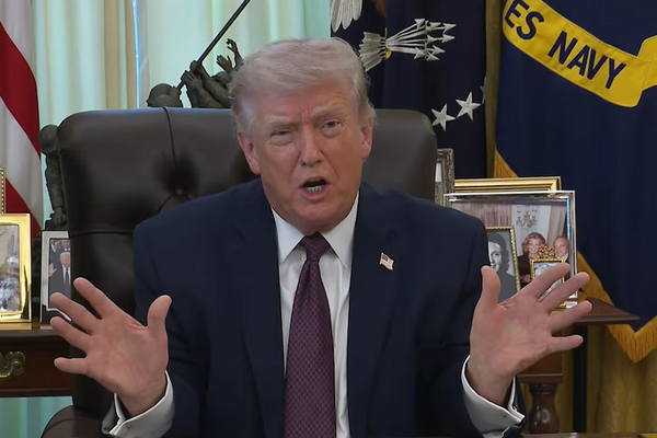 Trump advirtió que EEUU atacará centrales energéticas y puentes de Irán si el régimen no reabre el estrecho de Ormuz