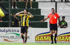 Con uno menos, el Indio le tiró un besito al Guma