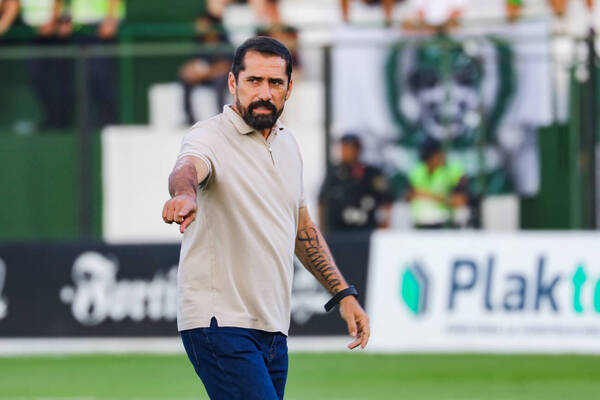 Avisa el profe Morínigo: “Los clásicos son aparte”, tiró el DT