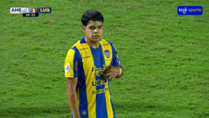 Debutó, cometió una falta y dejó el campo: el fugaz estreno de un juvenil de 15 años