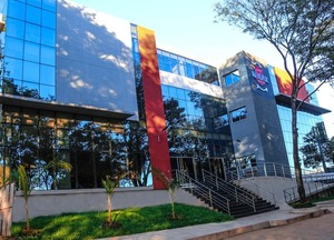 Carrera de Medicina de la UMAX no logra acreditación de ANEAES, pero proceso sigue abierto