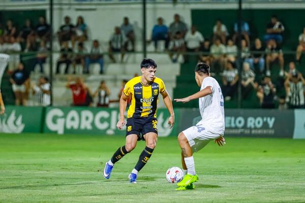 Gran triunfo de Guaraní sobre Libertad - trece