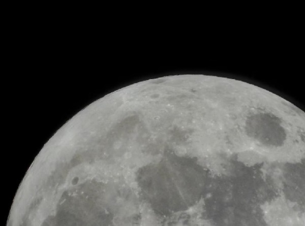 NASA logra imagen inédita de la Luna con Artemis II