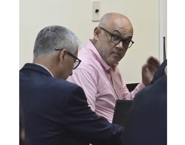 Alertan sobre posible impunidad para Óscar Núñez por millonario desvío