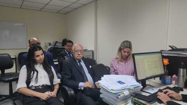 Tras numerosas suspensiones inició preliminar de exujieres en causa "mafia de los pagarés" - PDS RADIO Y TV