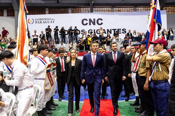 Ejecutivo defiende uso de fondos públicos para comunicación