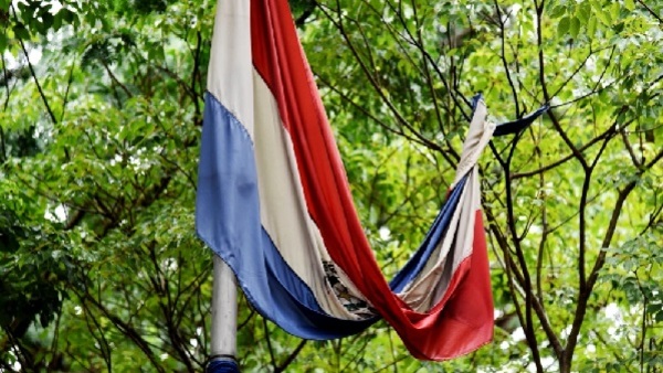 Plaza 1811 en abandono: basura, inseguridad y reclamos