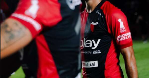 Diario HOY | Futbolista presenta a su novio en TV y es el primer jugador argentino abiertamente gay