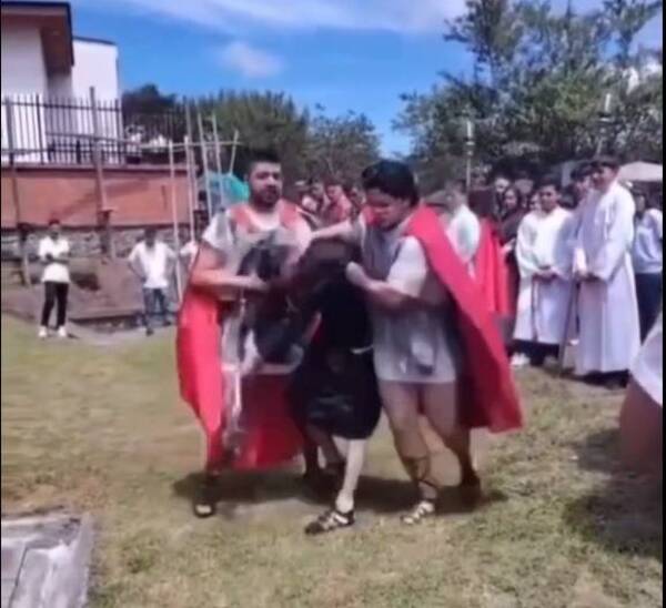 [VIDEO] Actor que hizo de Jesús, demandó a soldados romanos porque le garrotearon de verdad he'i