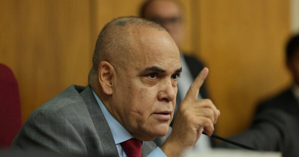 Bachi busca ganar terreno para acompañar a Alliana en la fórmula presidencial