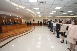Ministros de la Corte Suprema tomaron juramento a magistrados, fiscales y una defensora