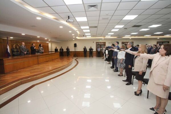 Ministros de la Corte Suprema tomaron juramento a magistrados, fiscales y una defensora