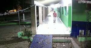 La Nación / Detienen a uno de los hombres que robó muebles de una escuela de Lambaré