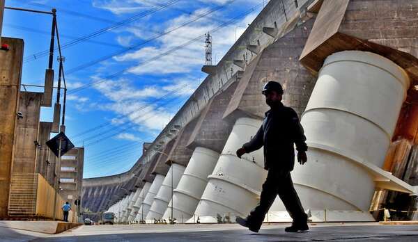 Itaipú destina más de US$ 1.075 millones para reducir el impacto en las facturas de luz de los brasileños - Economía - ABC Color