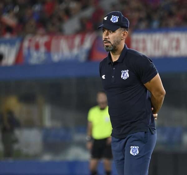 Eduardo Ledesma criticó a sus jugadores tras la goleada: “El equipo parecía no tener alma” - 2 de Mayo - ABC Color