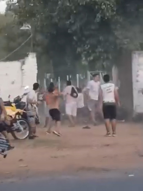 Popular / ¡Se armó la podrida tras el lanzamiento de un petardo!